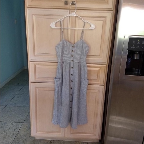 [LIKE 🆕] Irene’s Story: Light Blue/White Dress - Picture 4 of 7